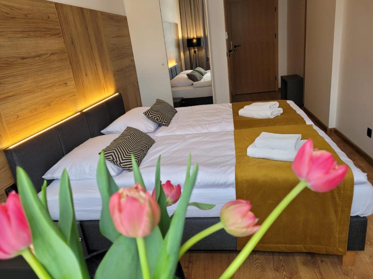 Good Sleep Bed and Breakfast Kolonowskie Exteriör bild