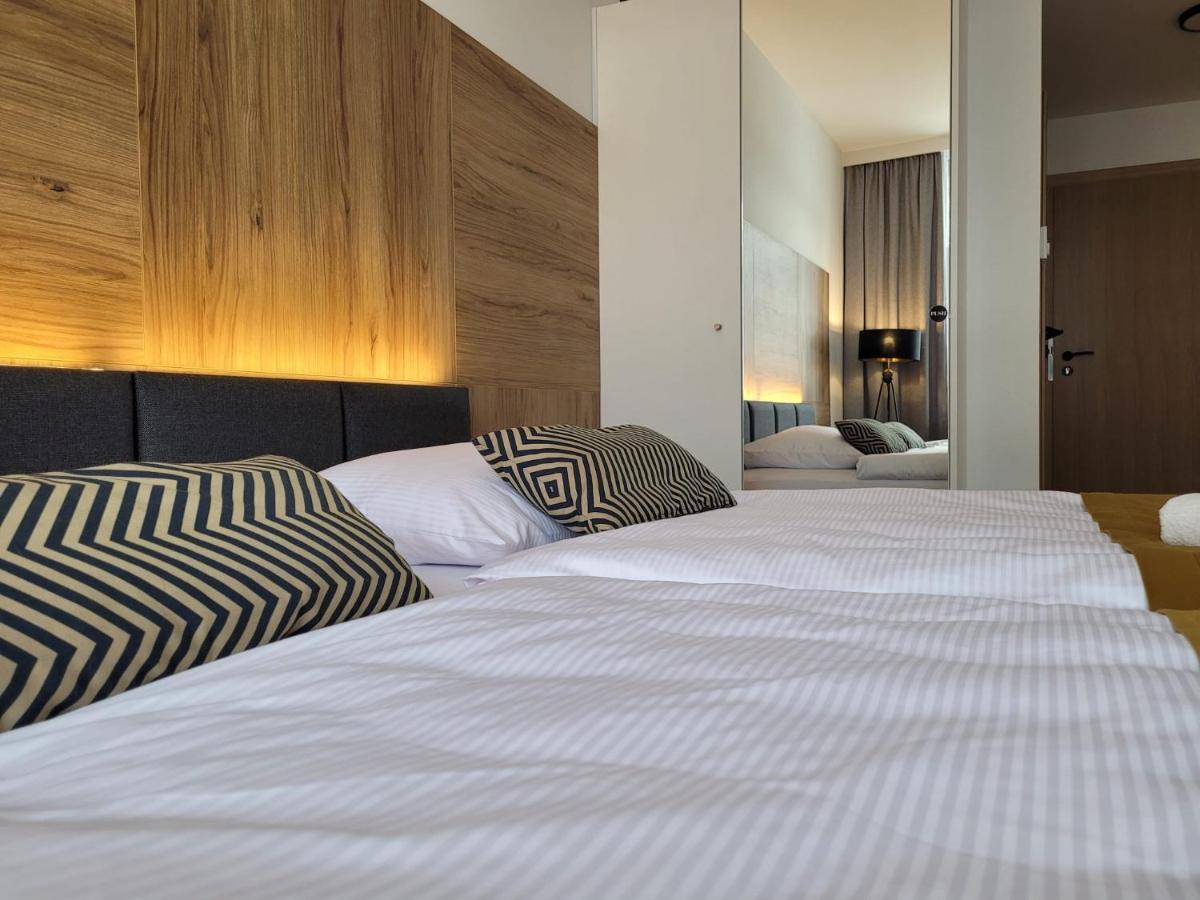 Good Sleep Bed and Breakfast Kolonowskie Exteriör bild