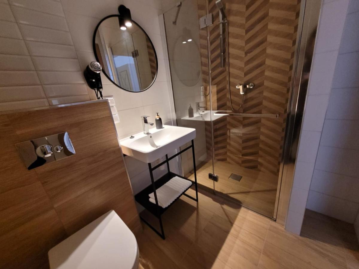 Good Sleep Bed and Breakfast Kolonowskie Exteriör bild